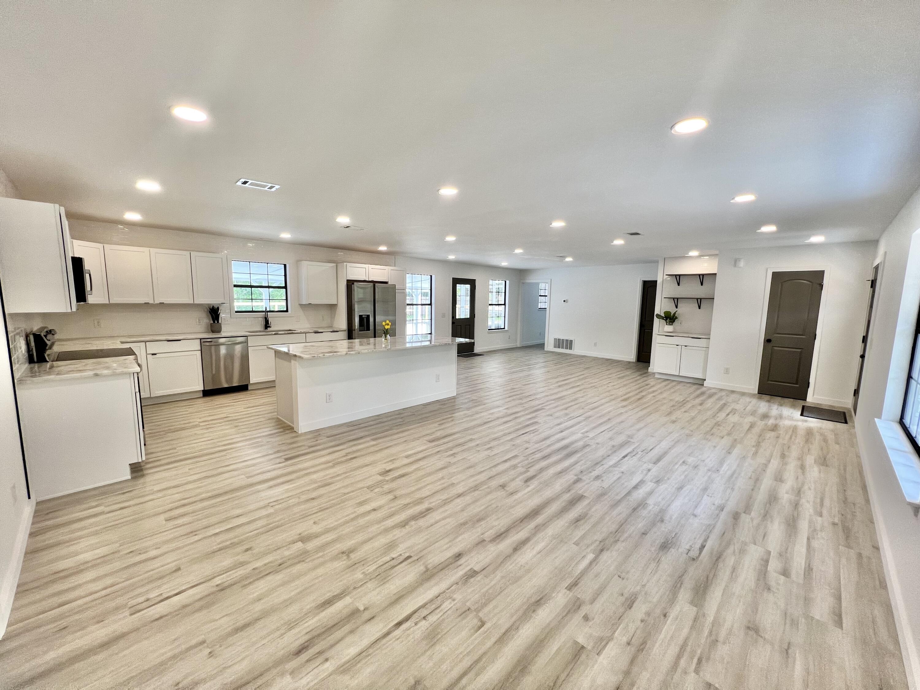 HOLLY HILLS - Residential