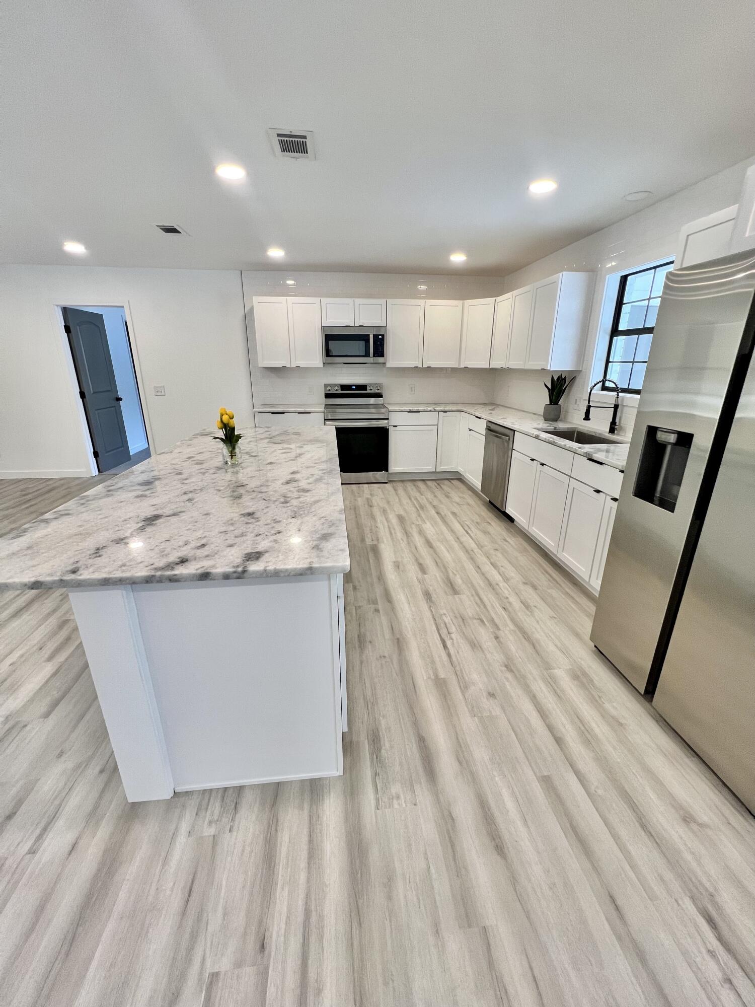 HOLLY HILLS - Residential