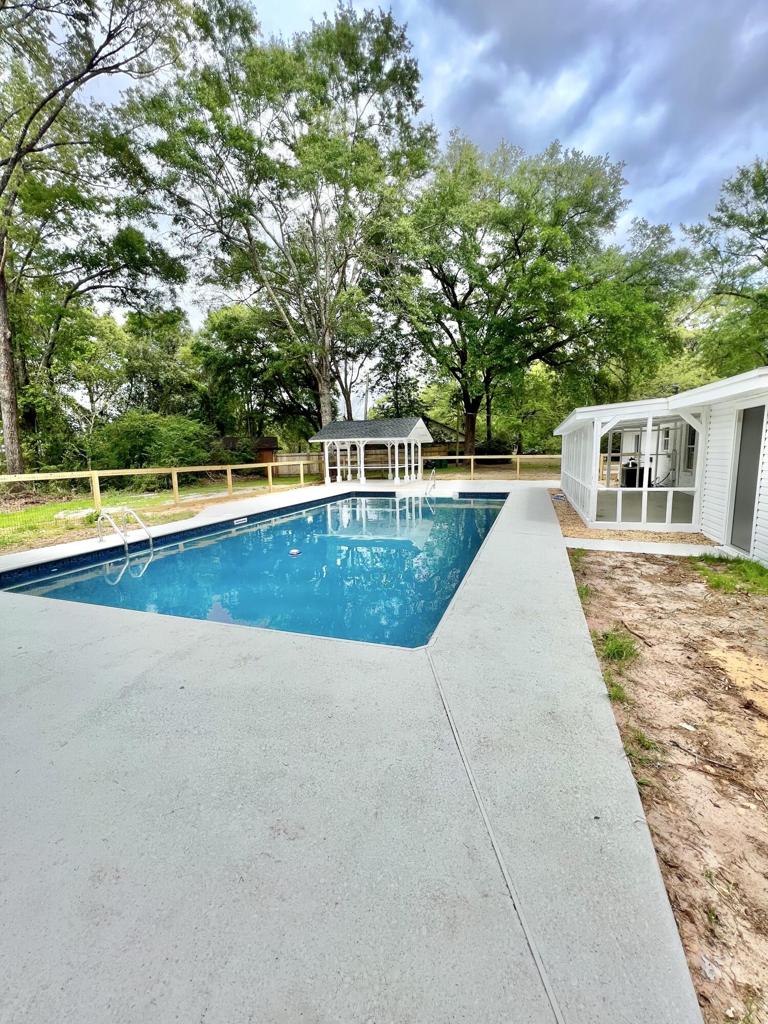 HOLLY HILLS - Residential