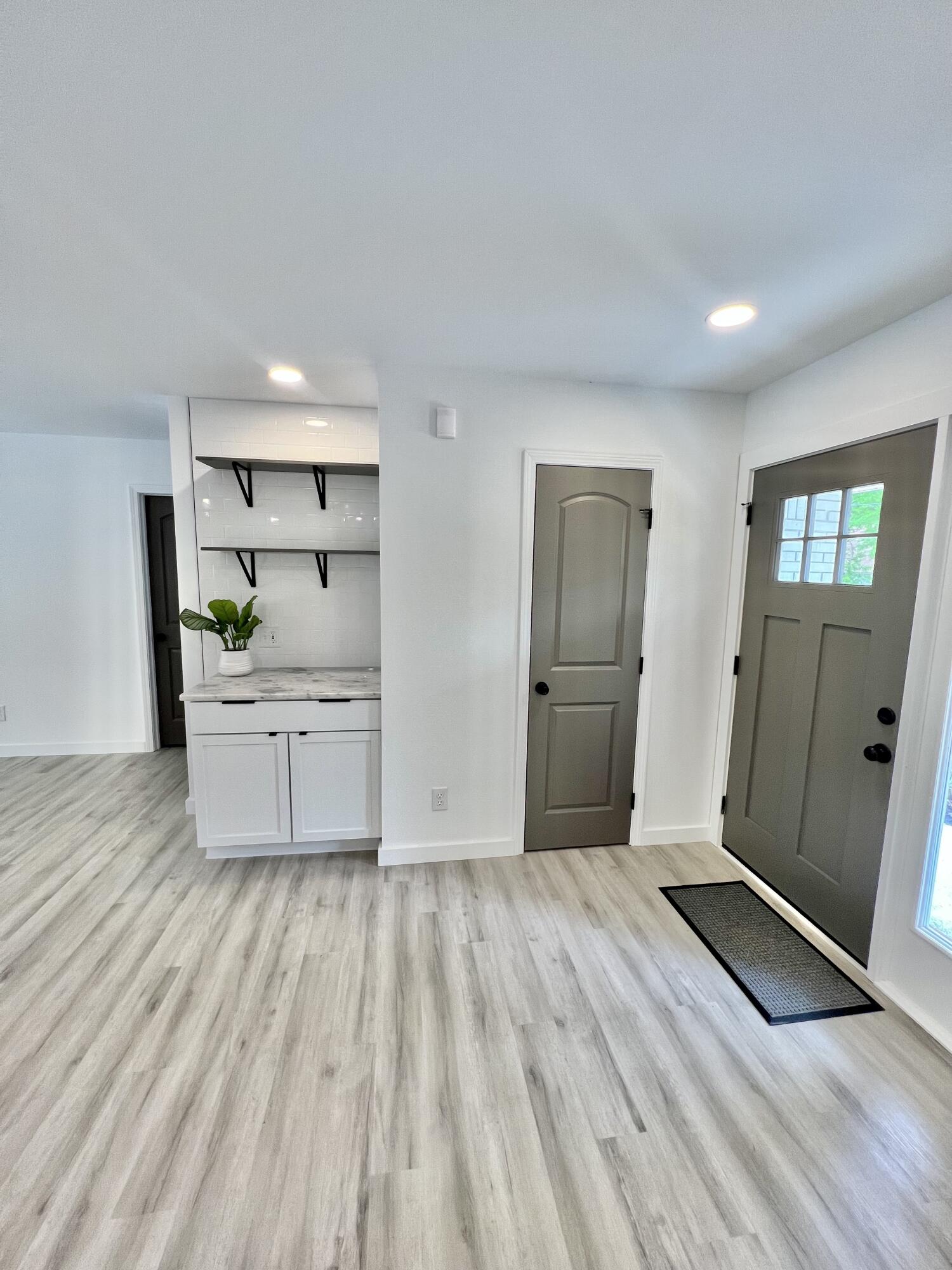 HOLLY HILLS - Residential