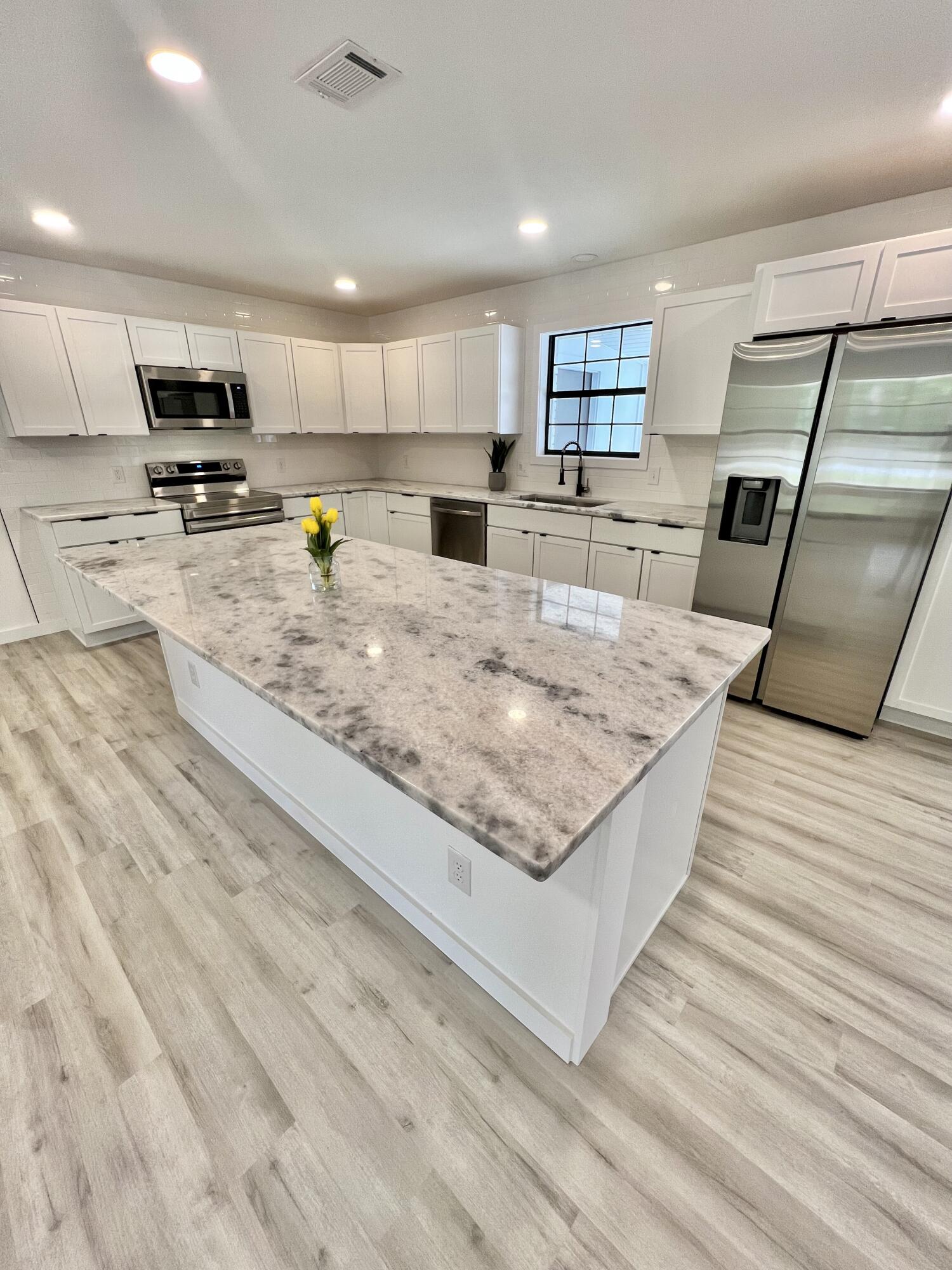 HOLLY HILLS - Residential