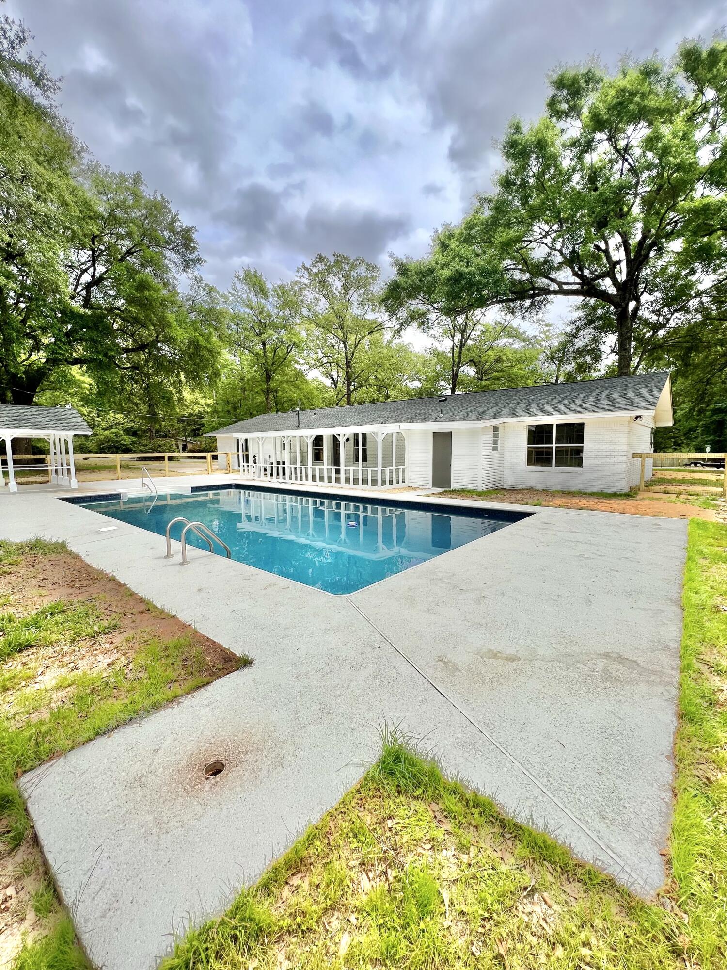 HOLLY HILLS - Residential