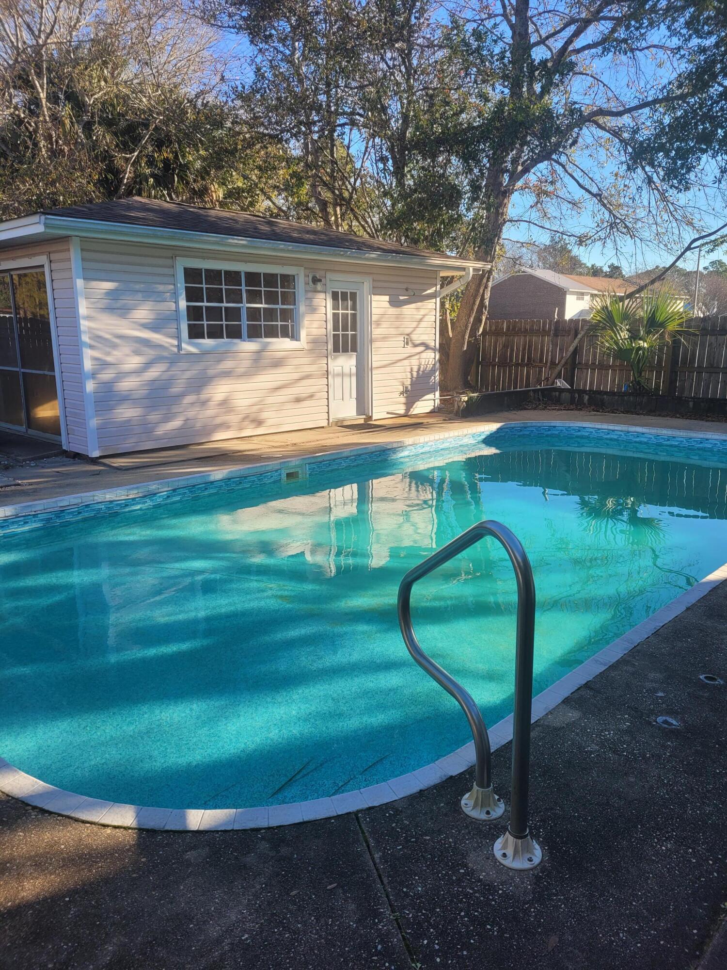 MARY ESTHER MANOR - Residential