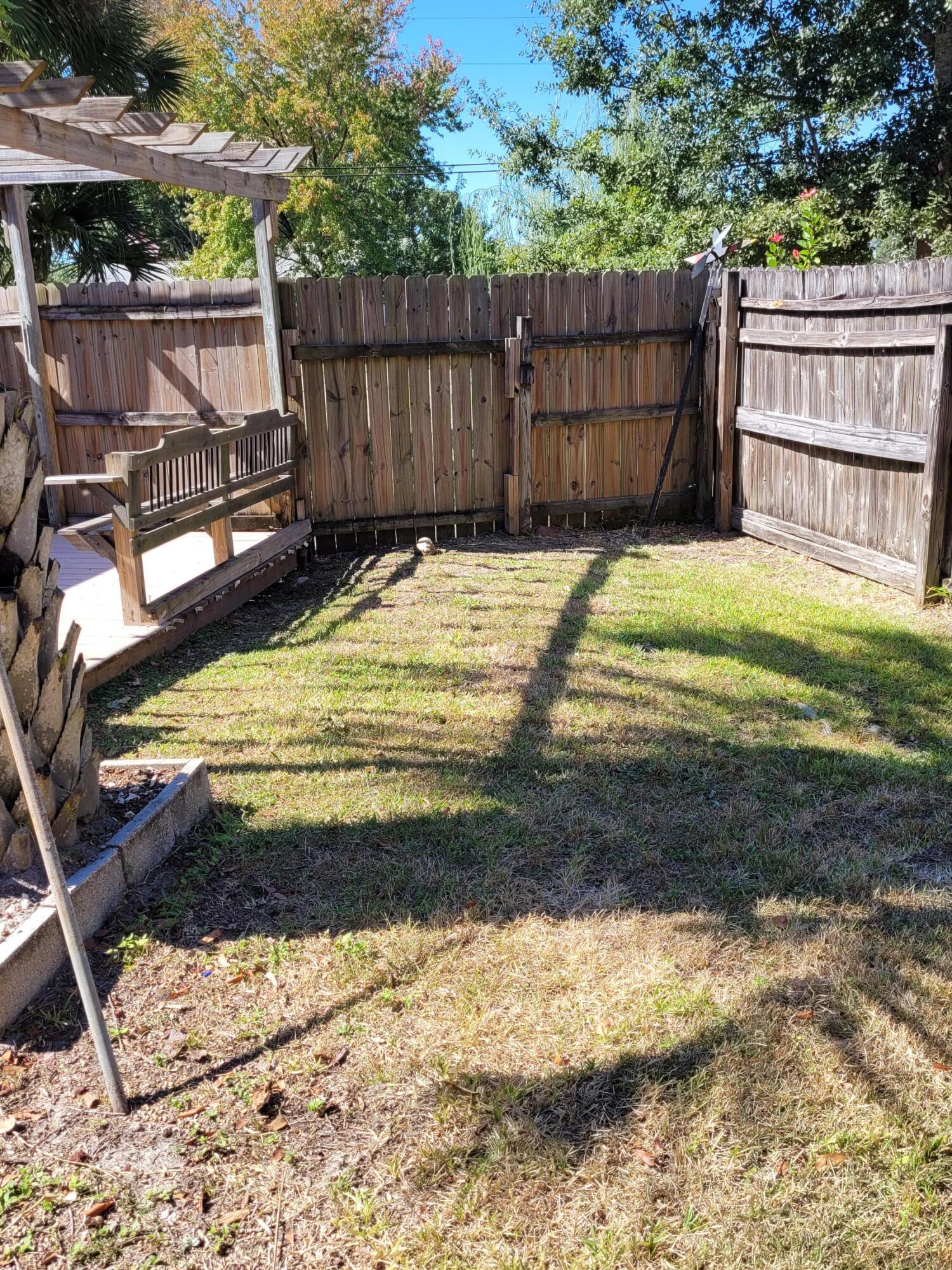 MARY ESTHER MANOR - Residential