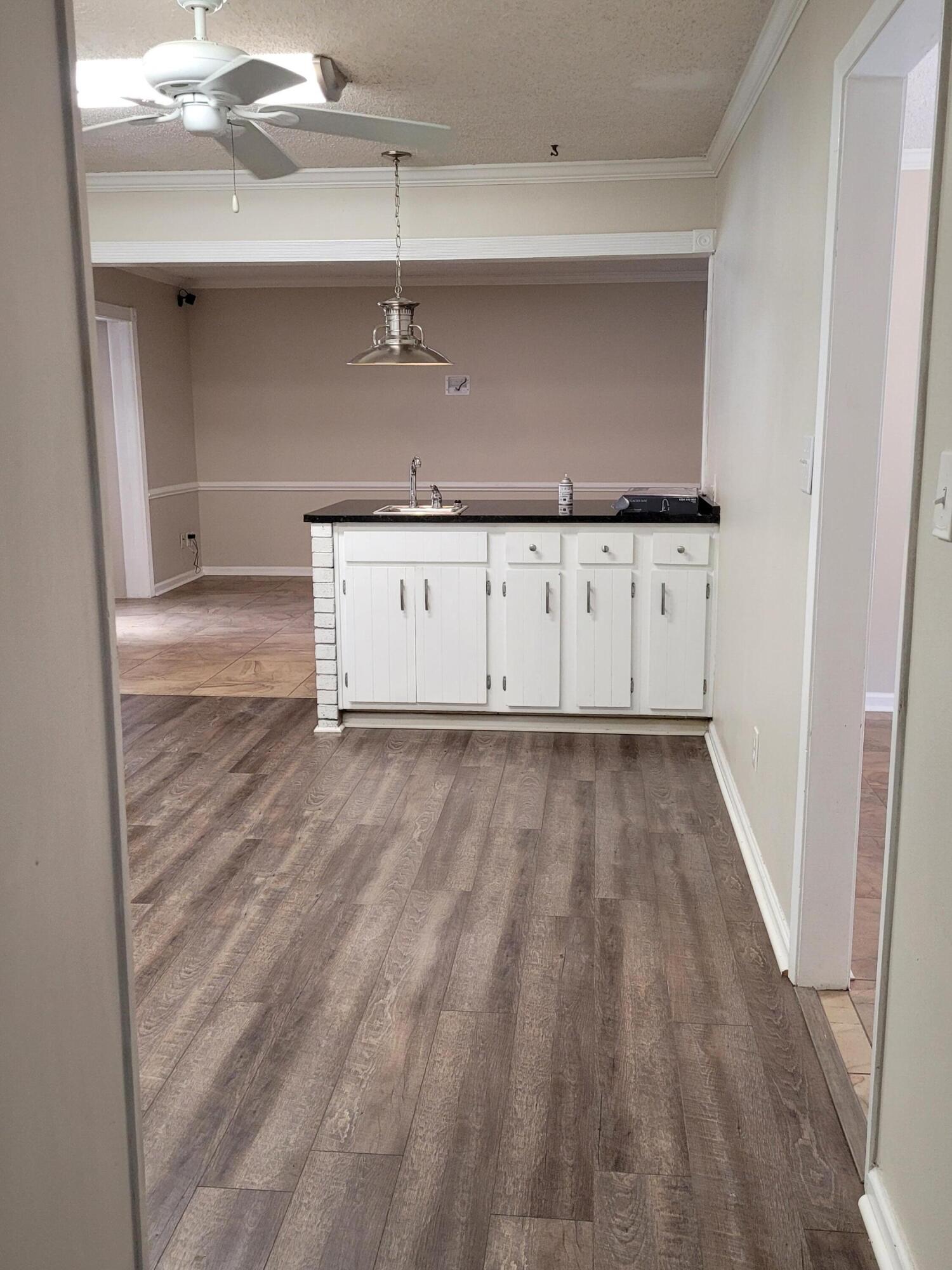 MARY ESTHER MANOR - Residential