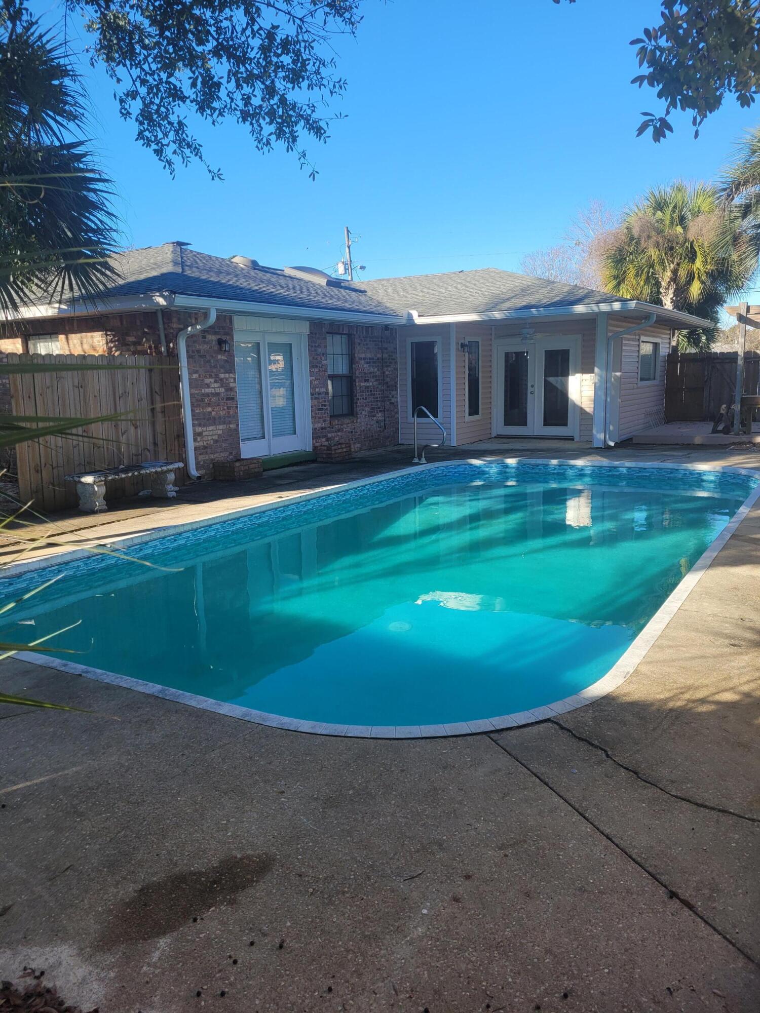 MARY ESTHER MANOR - Residential