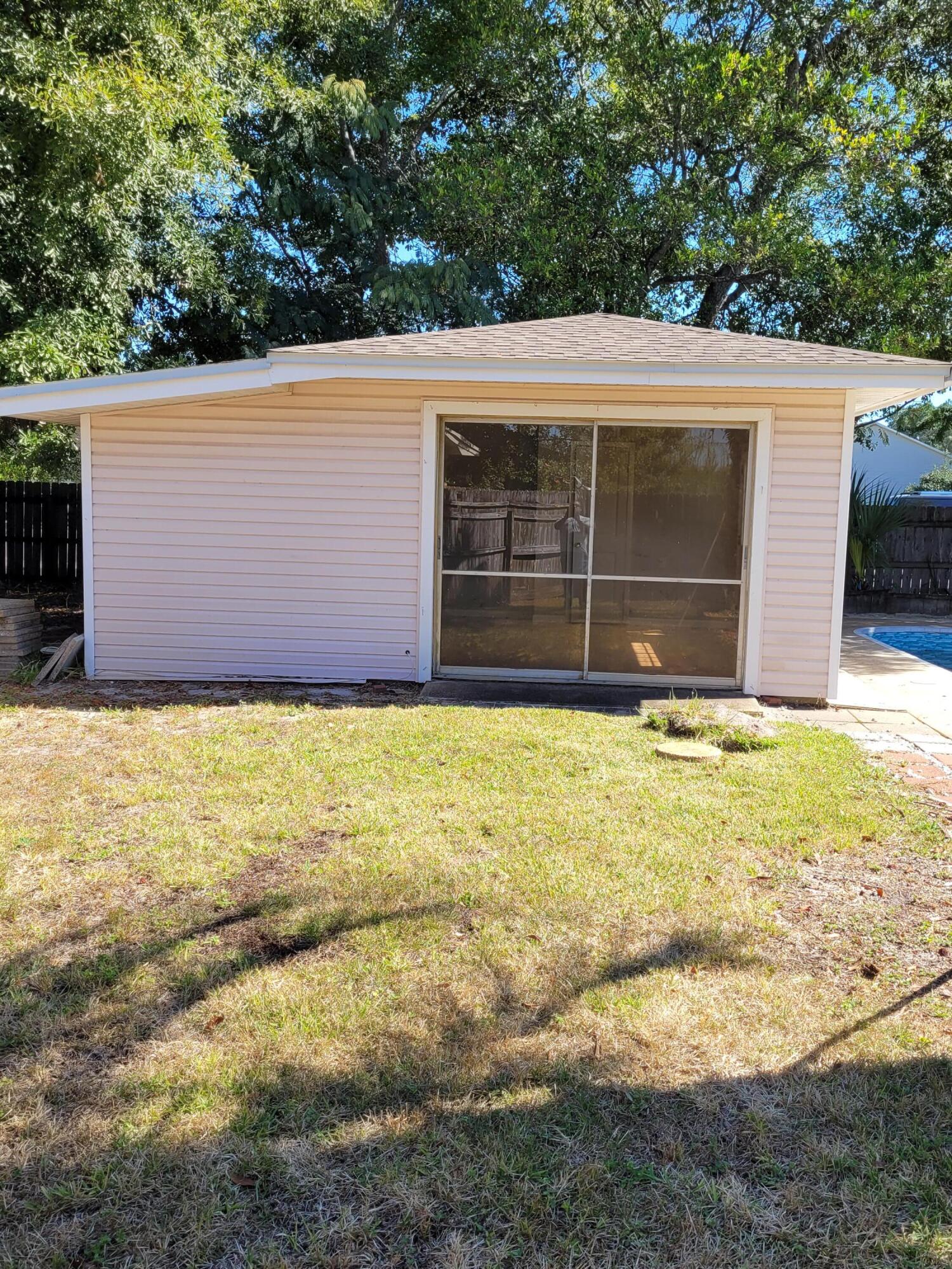 MARY ESTHER MANOR - Residential