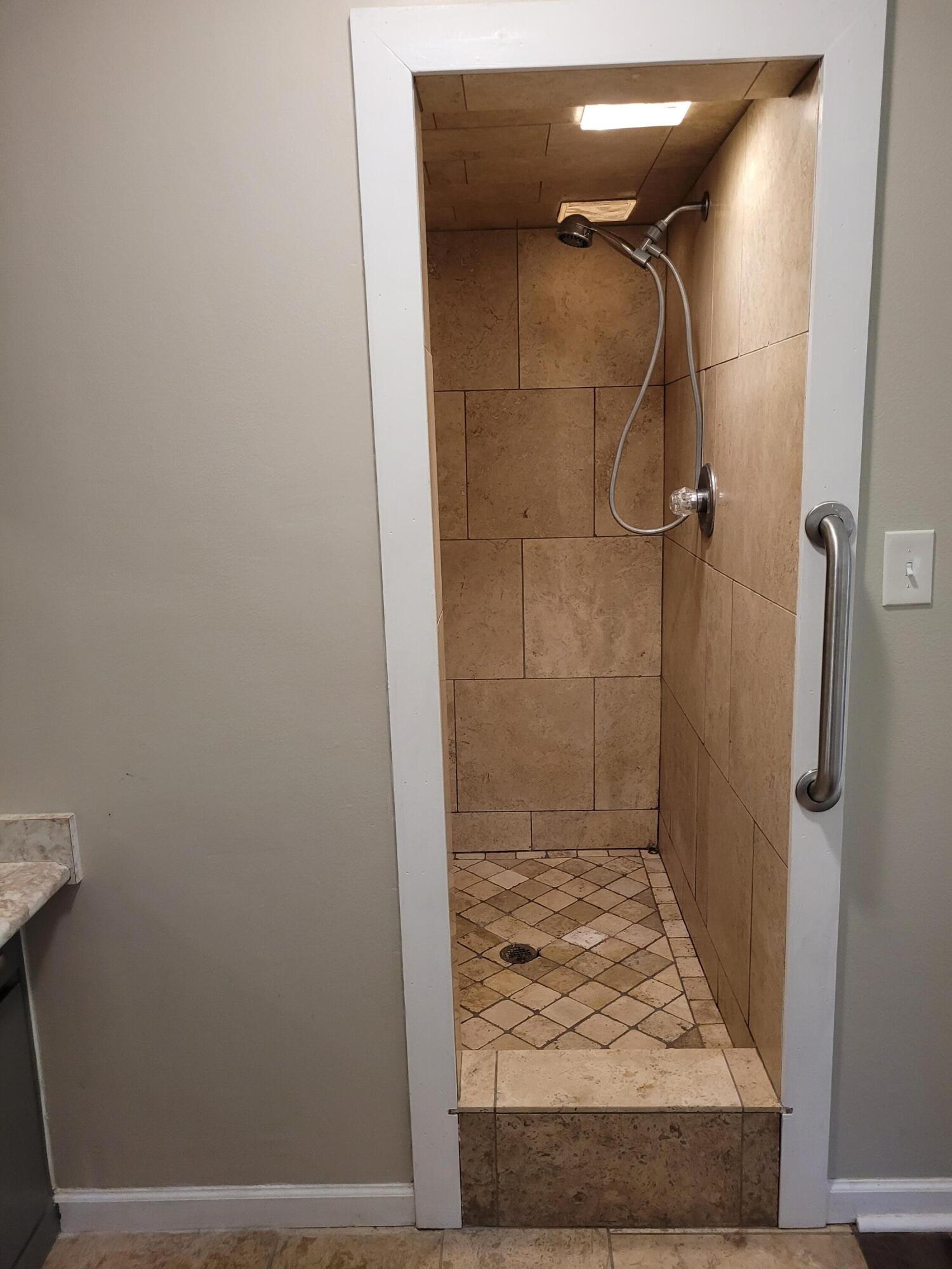 MARY ESTHER MANOR - Residential