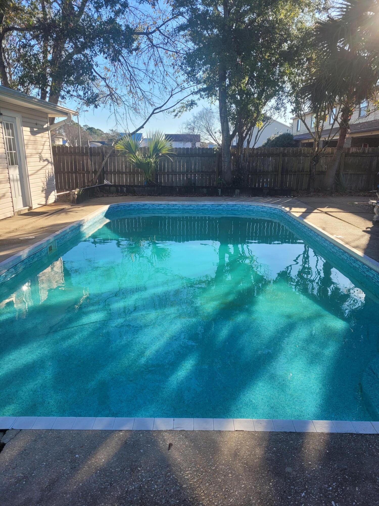 MARY ESTHER MANOR - Residential