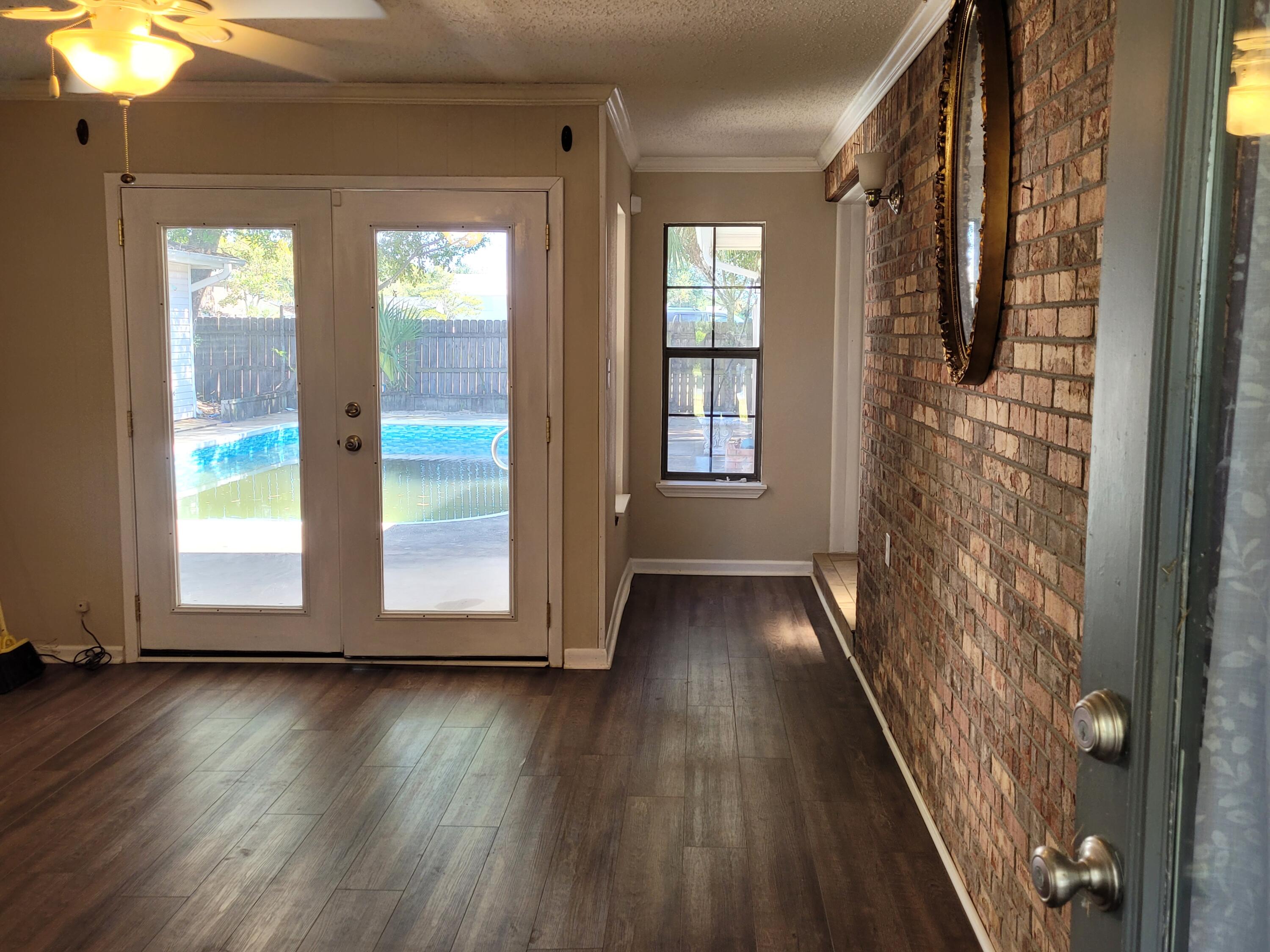 MARY ESTHER MANOR - Residential