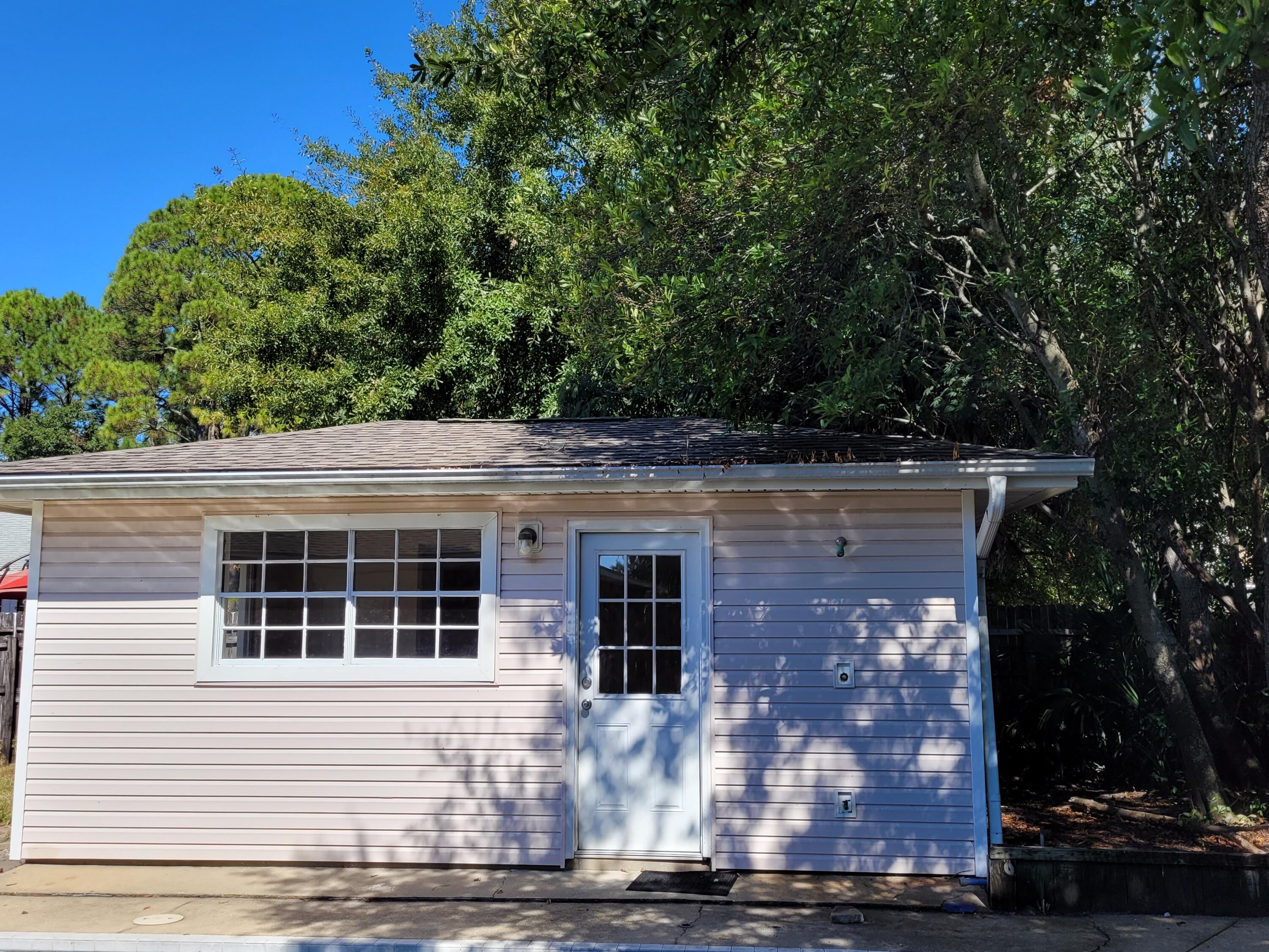 MARY ESTHER MANOR - Residential