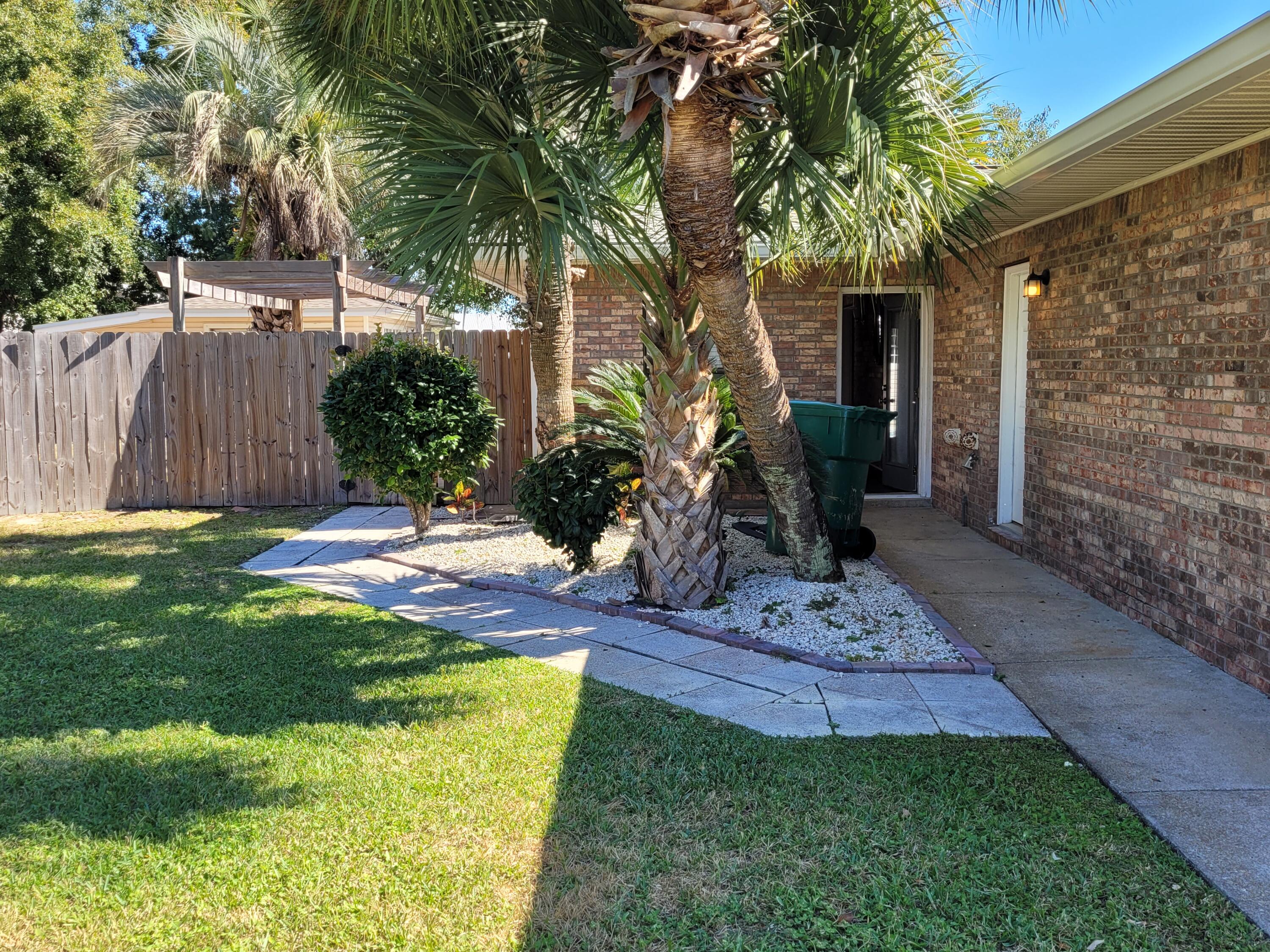 MARY ESTHER MANOR - Residential