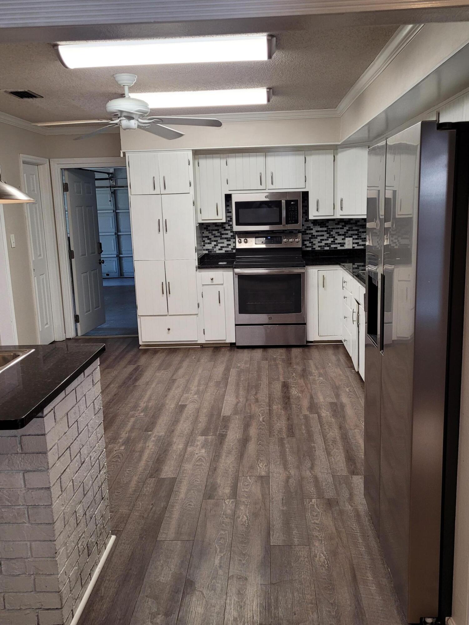 MARY ESTHER MANOR - Residential