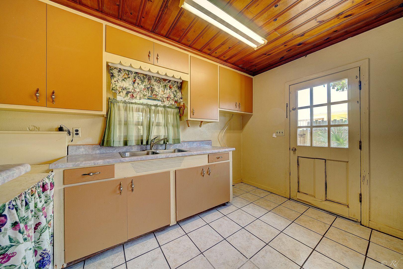 RIVIERA BEACH - Residential