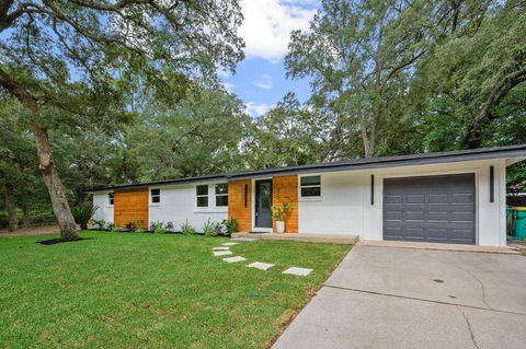 A home in Niceville