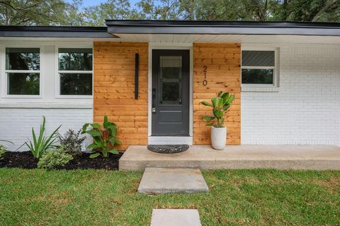 A home in Niceville