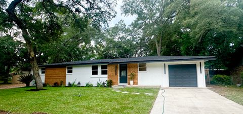 A home in Niceville