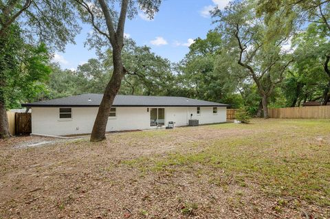 A home in Niceville