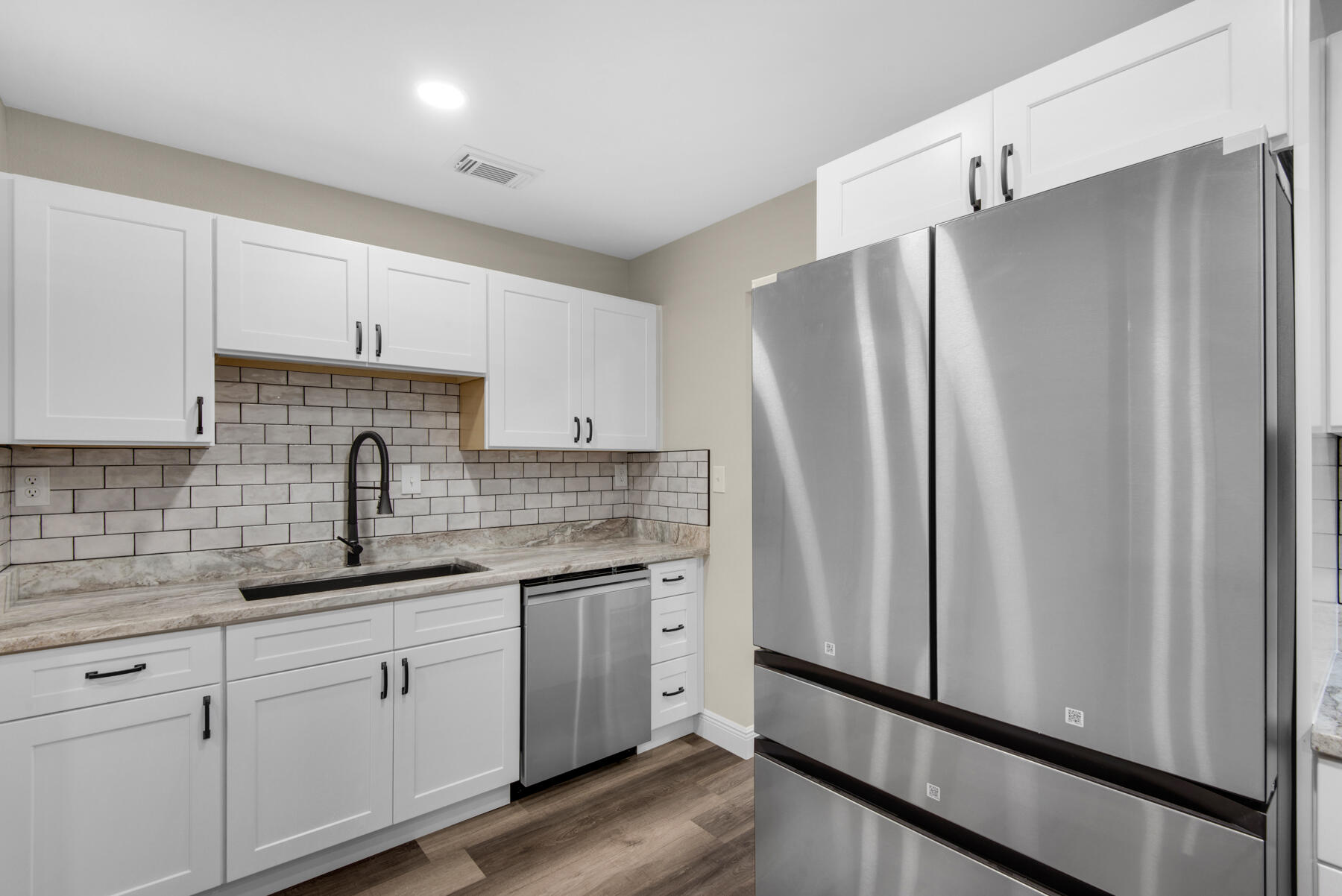 ELLIOTTS POINT - Residential