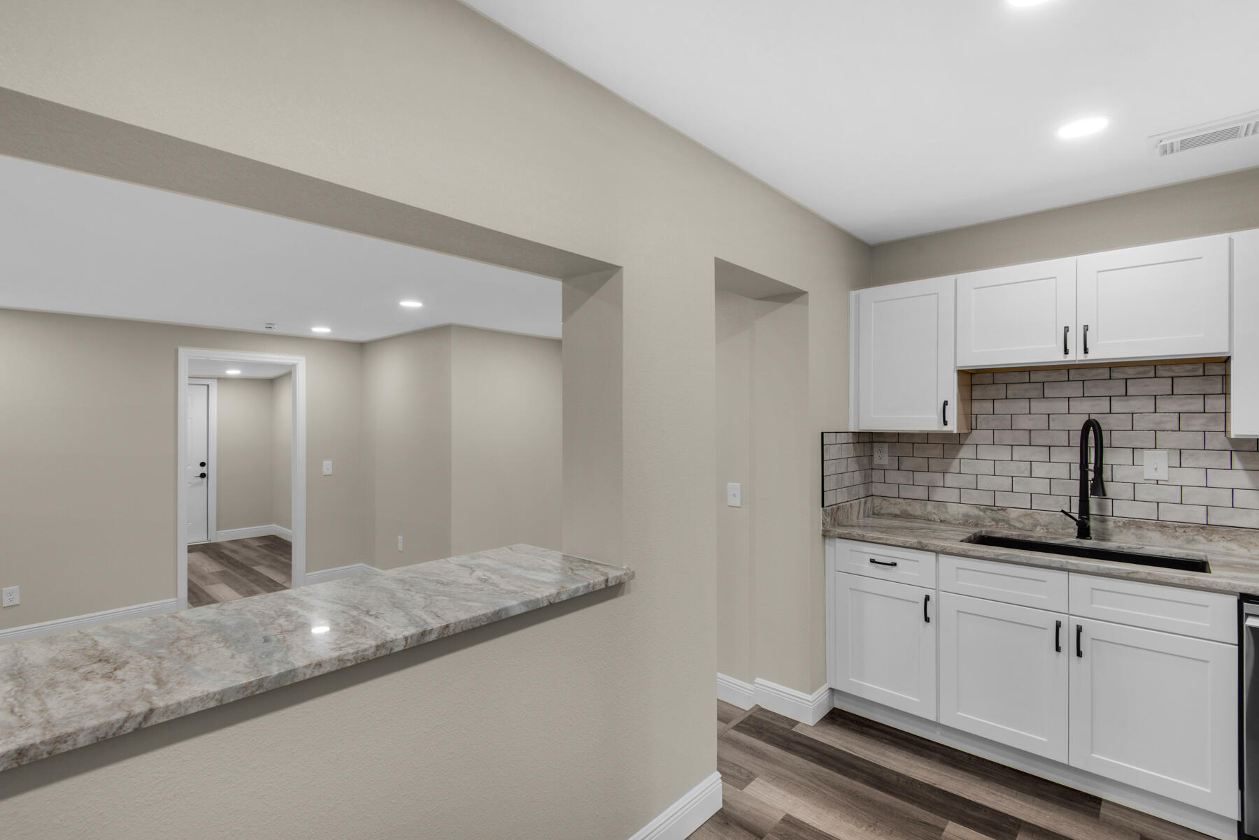 ELLIOTTS POINT - Residential