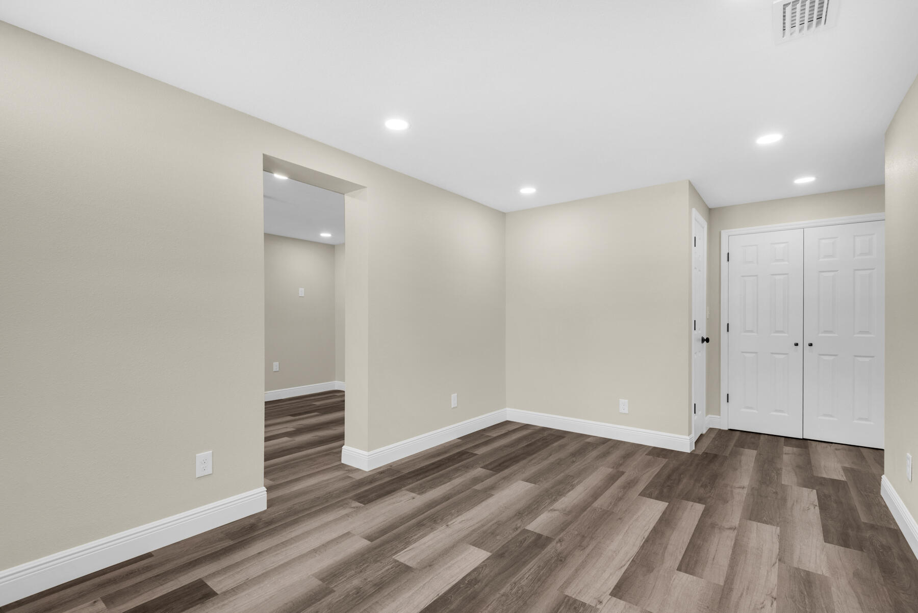 ELLIOTTS POINT - Residential