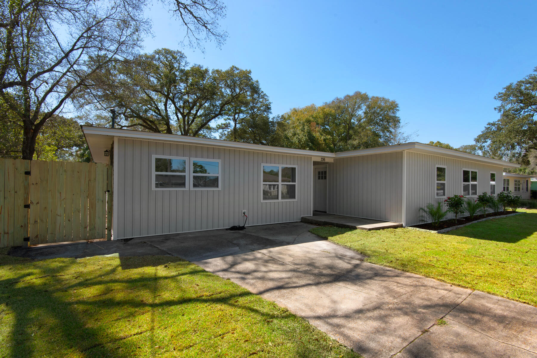 ELLIOTTS POINT - Residential
