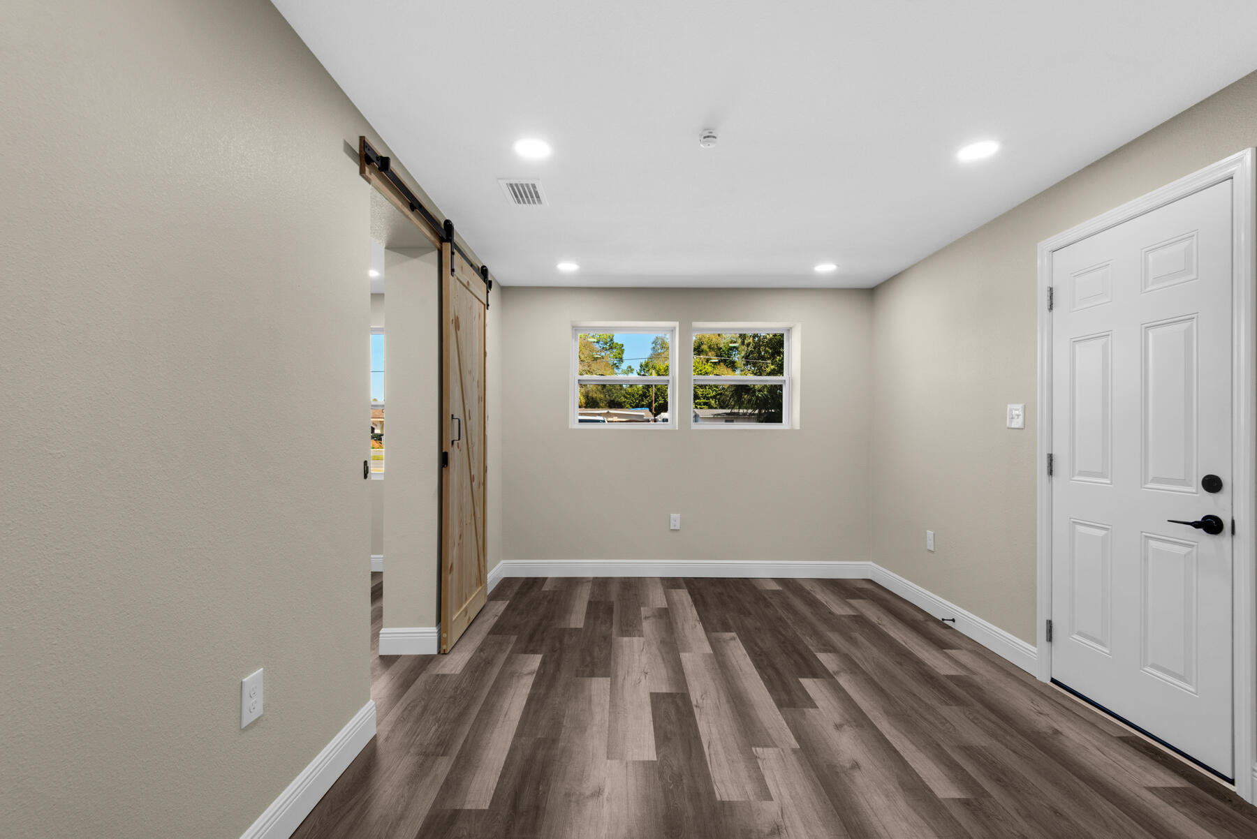 ELLIOTTS POINT - Residential