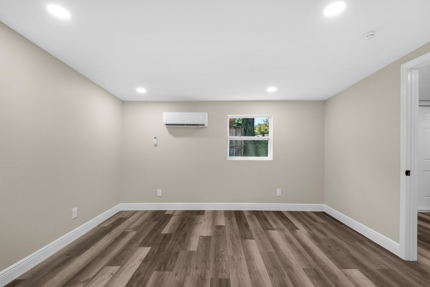 ELLIOTTS POINT - Residential