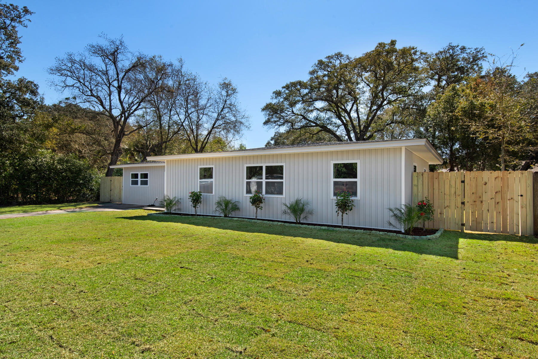 ELLIOTTS POINT - Residential