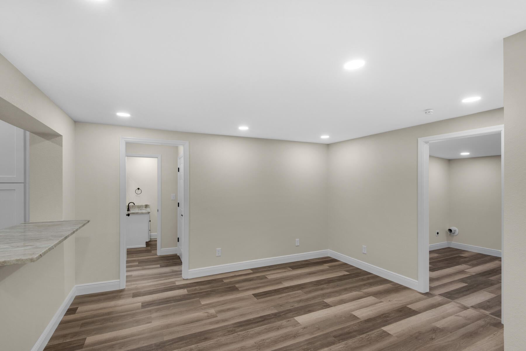 ELLIOTTS POINT - Residential