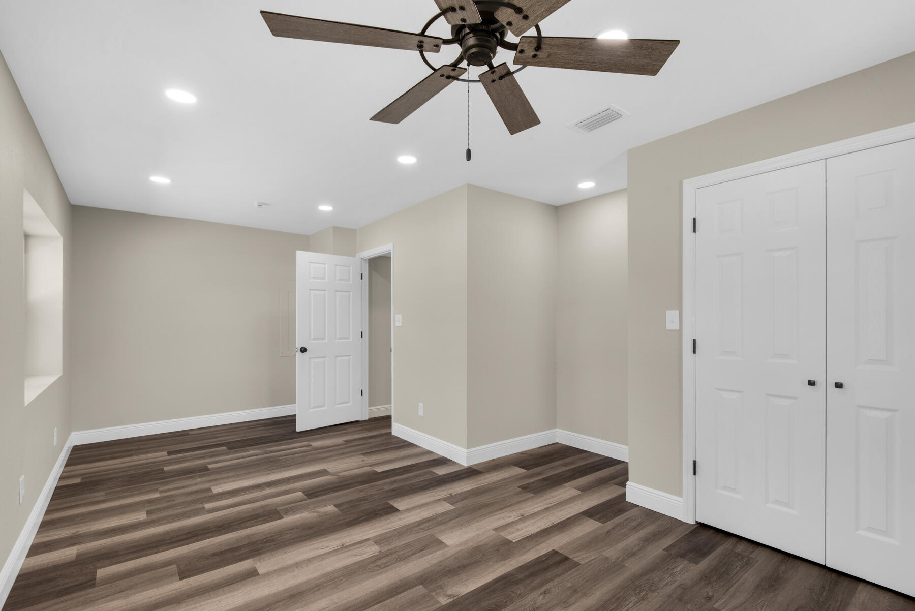 ELLIOTTS POINT - Residential