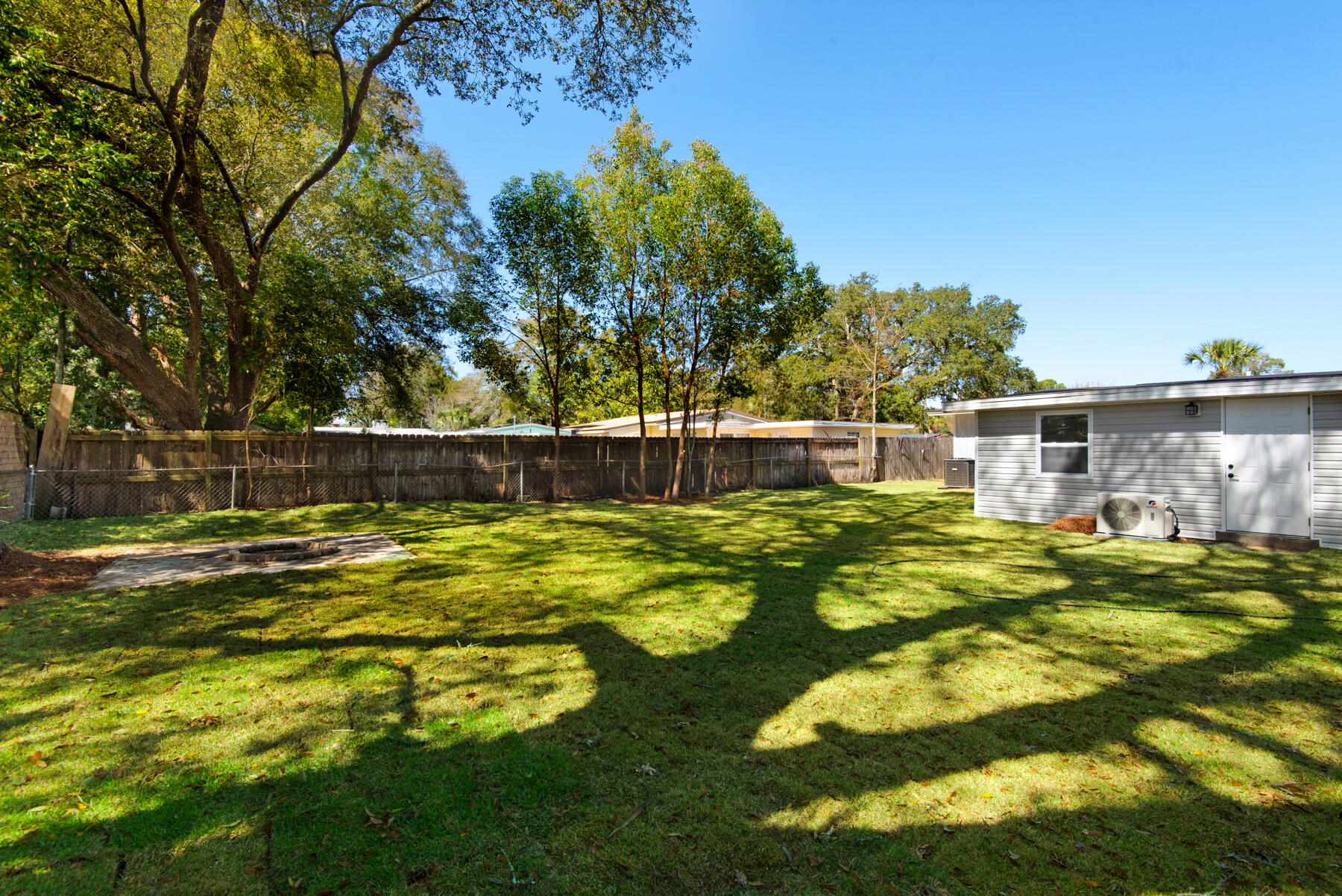 ELLIOTTS POINT - Residential