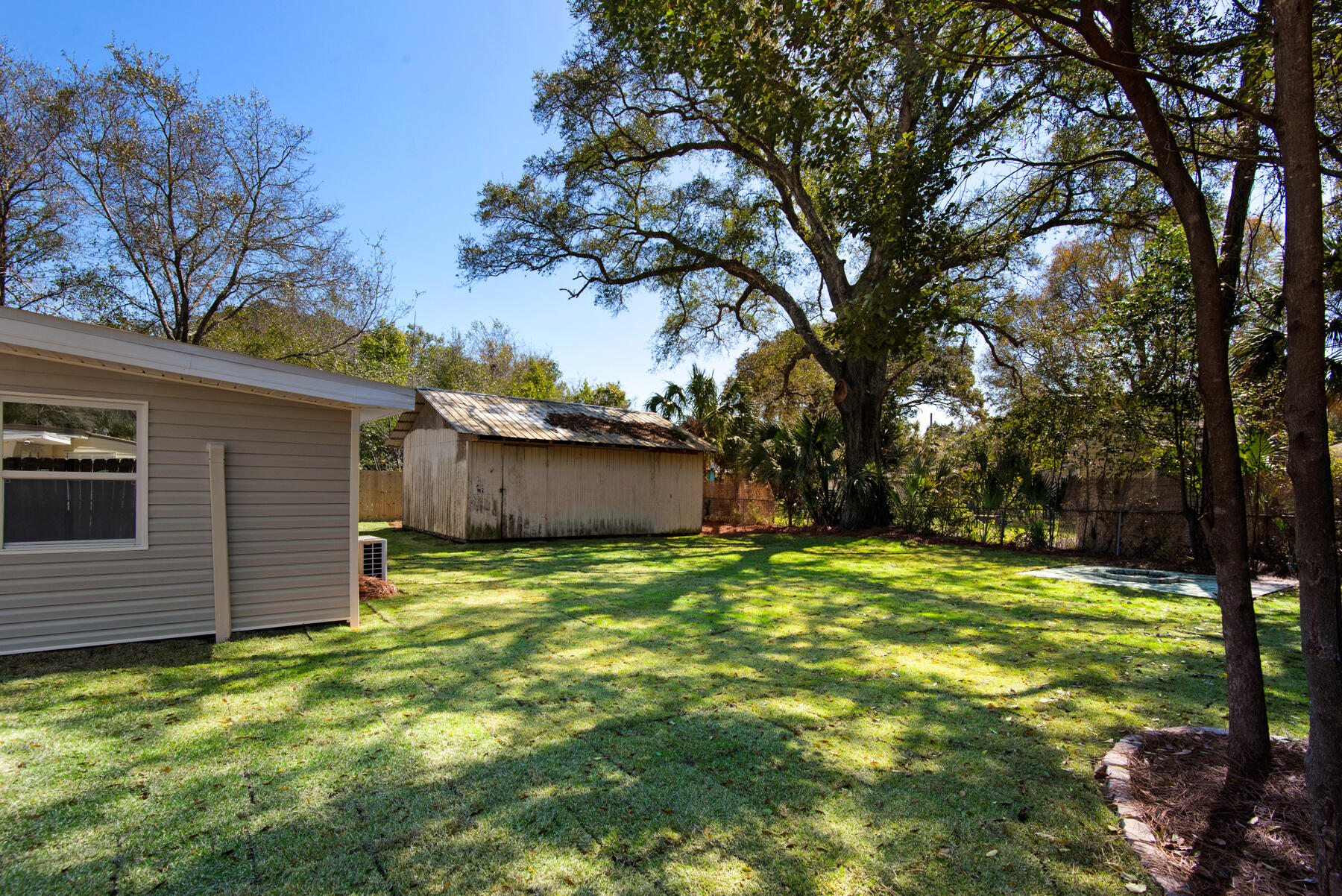 ELLIOTTS POINT - Residential