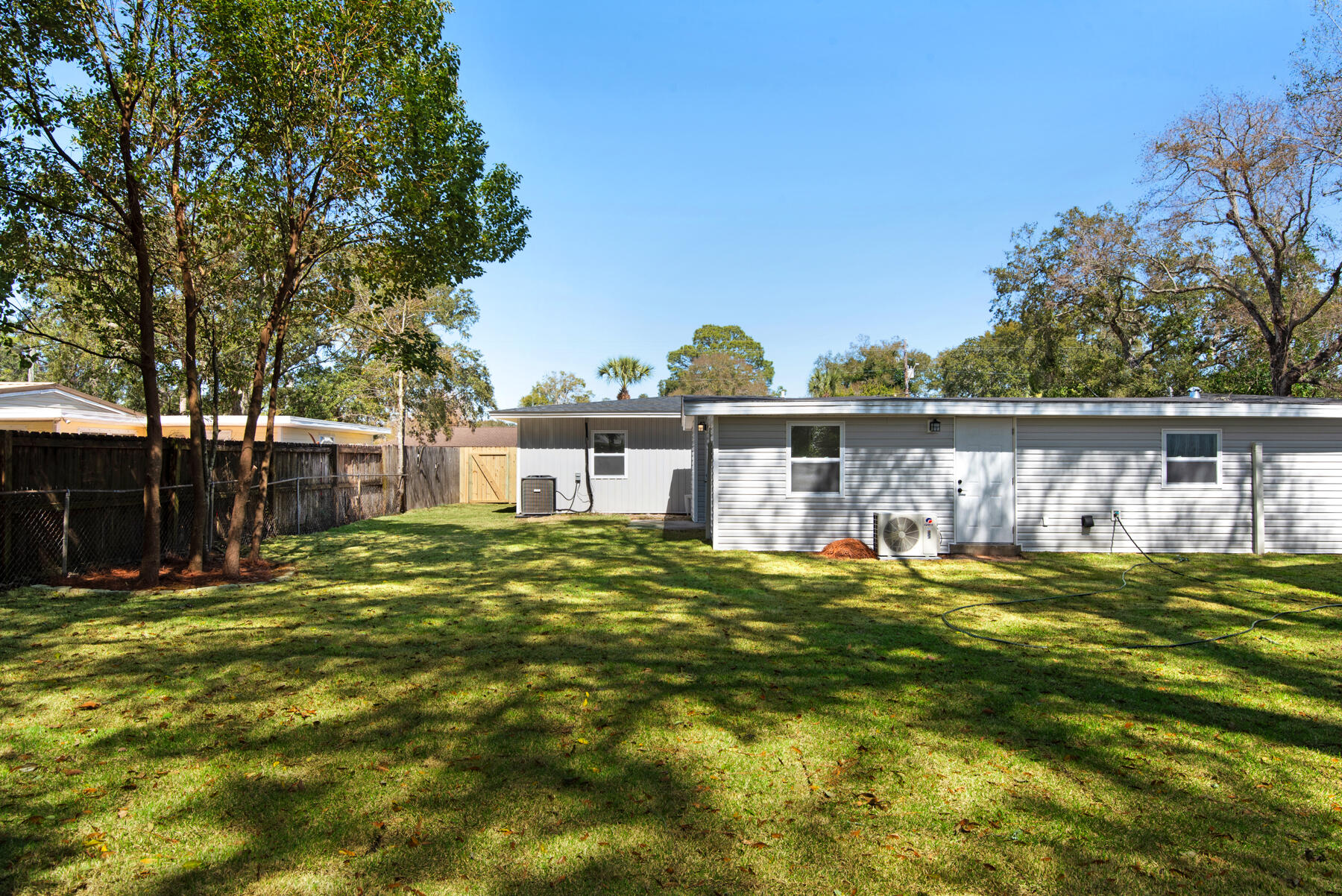 ELLIOTTS POINT - Residential
