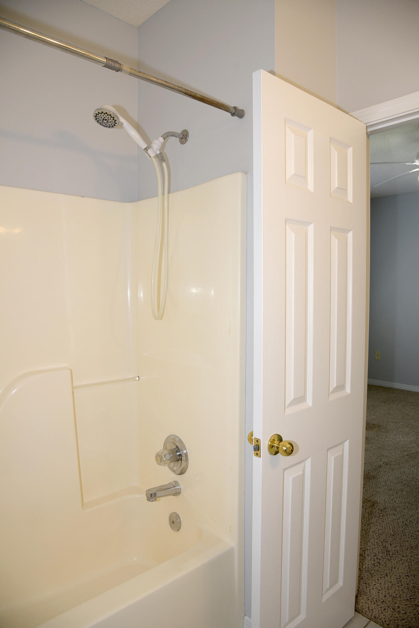 THE OAKS AT NICEVILLE - Residential Lease