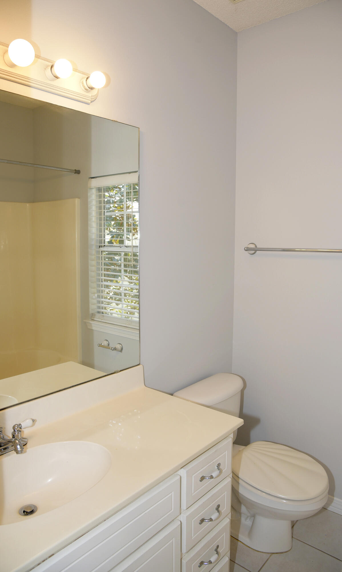 THE OAKS AT NICEVILLE - Residential Lease