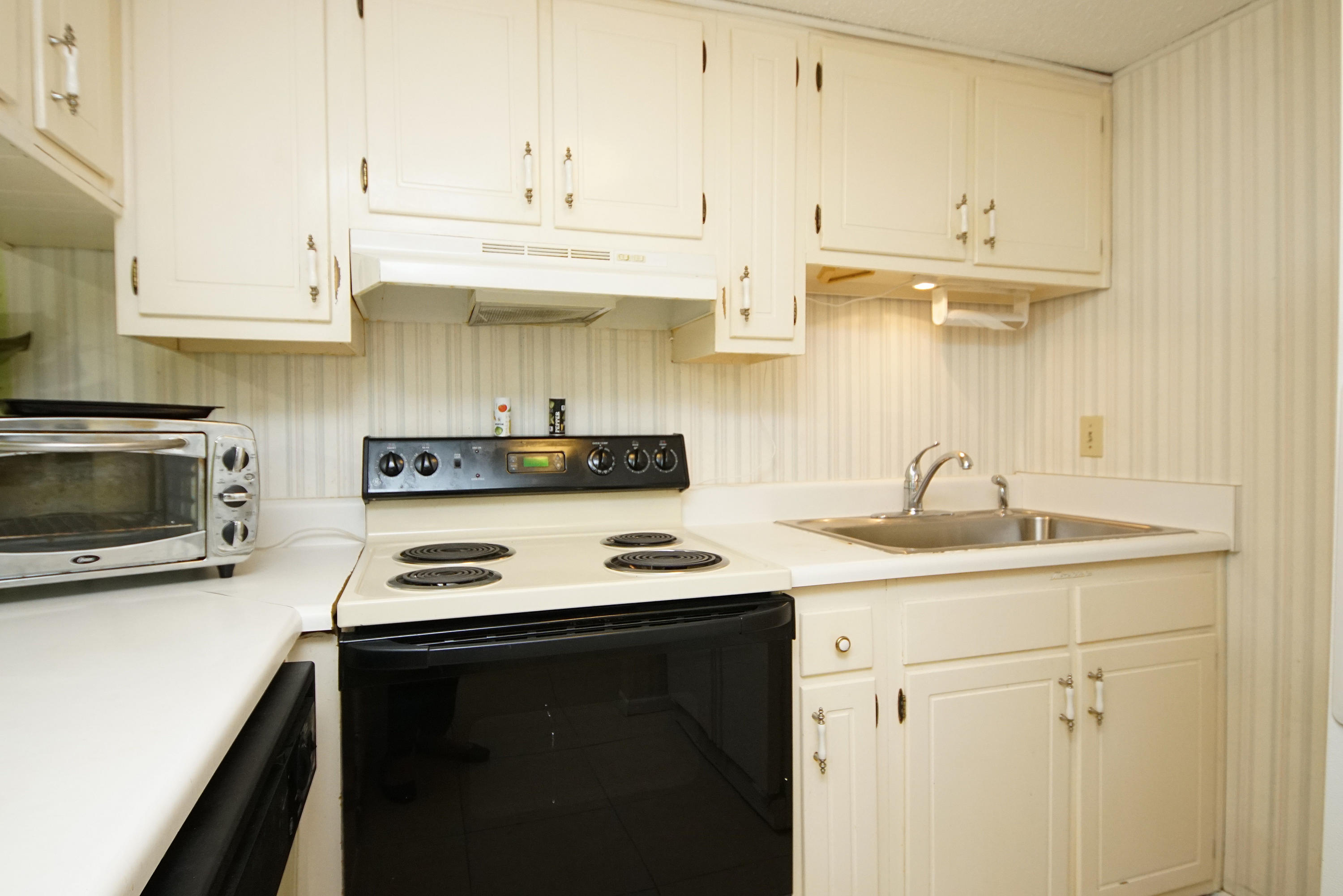 CHATEAU BY THE SEA - Residential