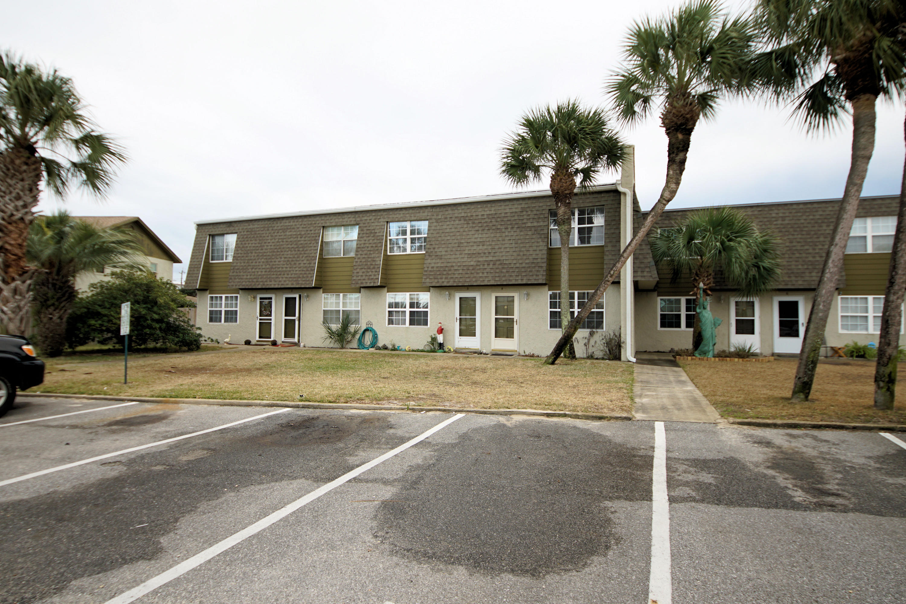 CHATEAU BY THE SEA - Residential