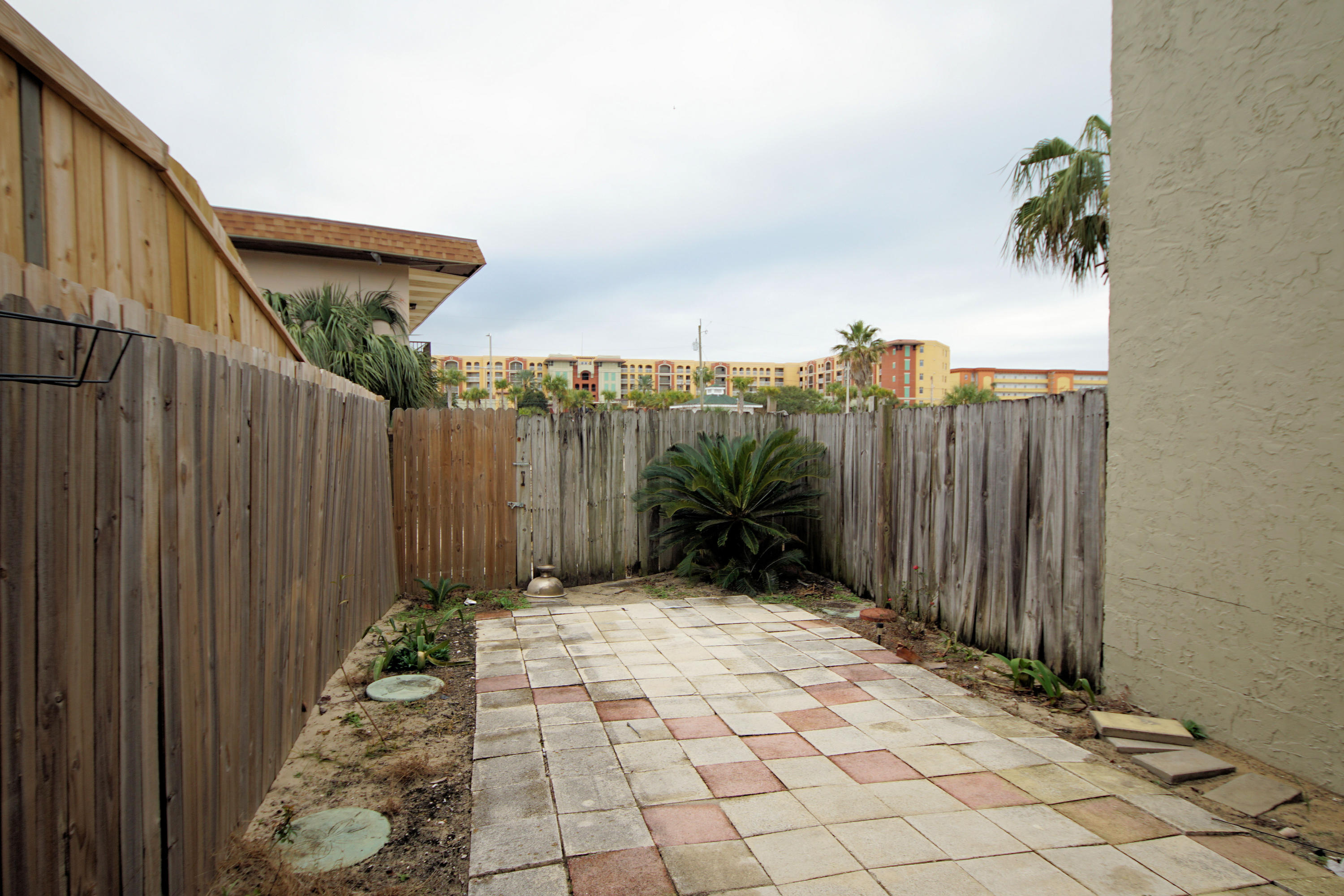 CHATEAU BY THE SEA - Residential