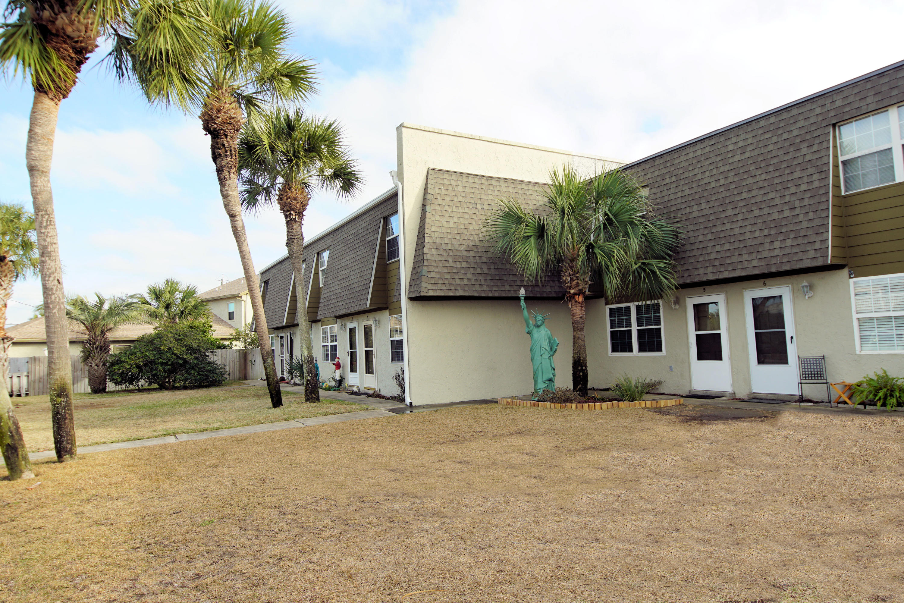 CHATEAU BY THE SEA - Residential
