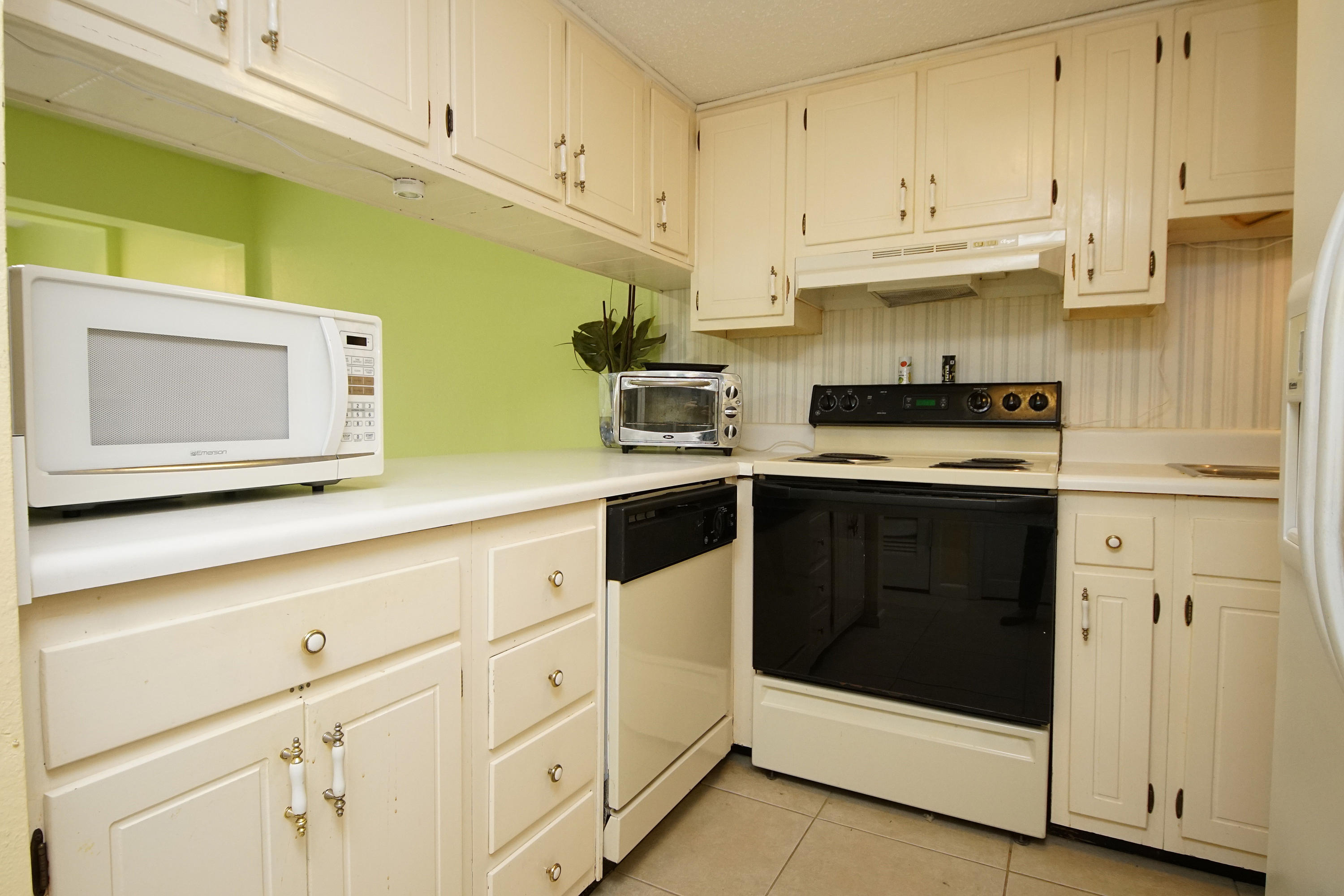 CHATEAU BY THE SEA - Residential