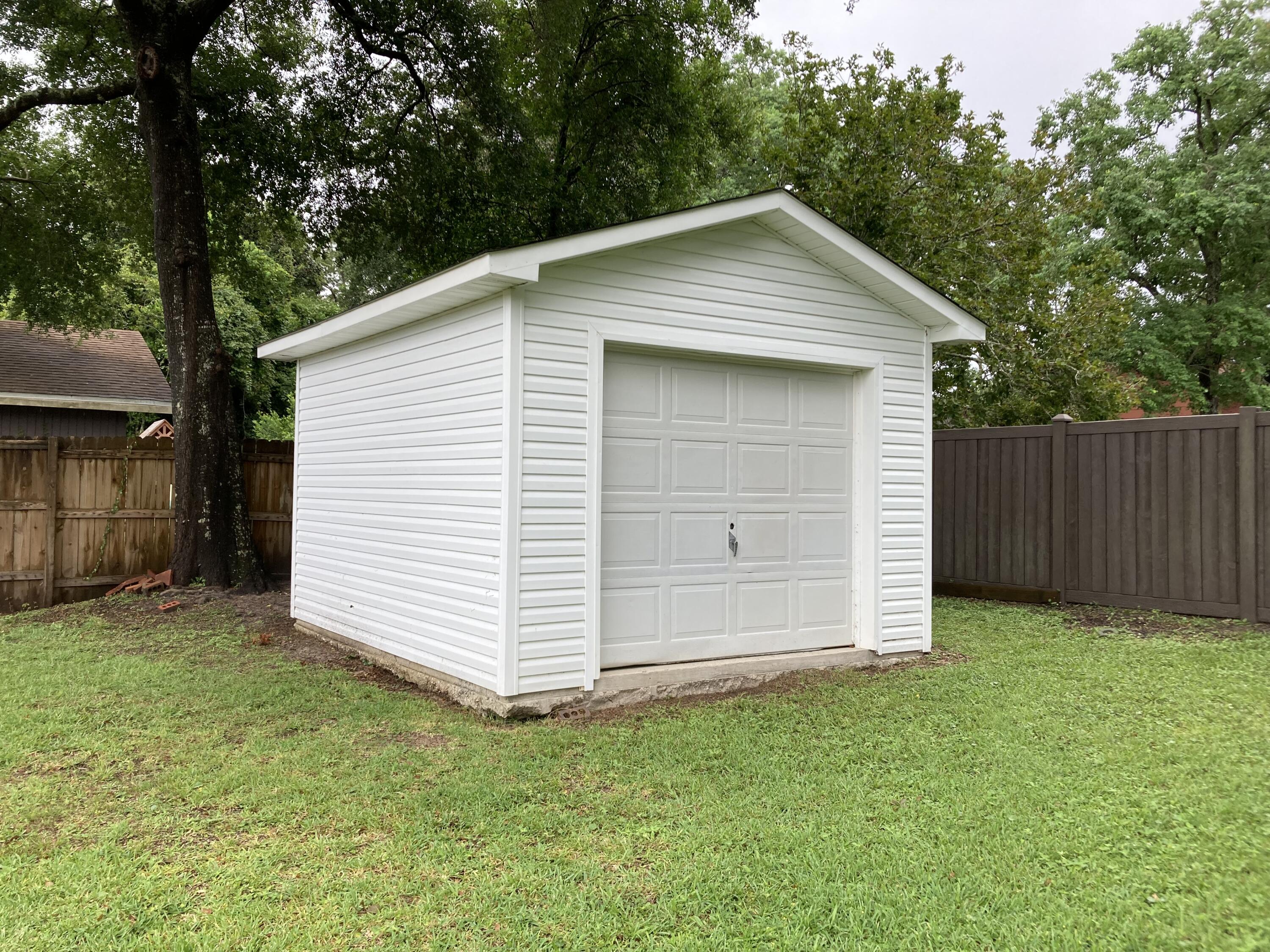 BAYOU POQUITO - Residential