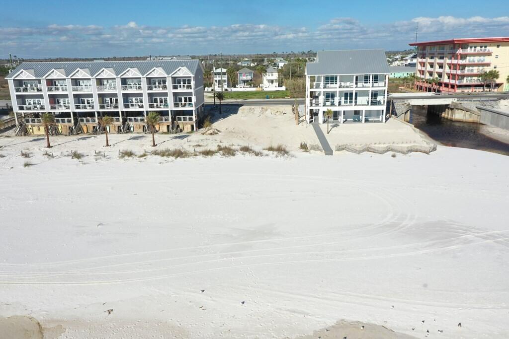 NO RECORDED SUBDIVISION - Land