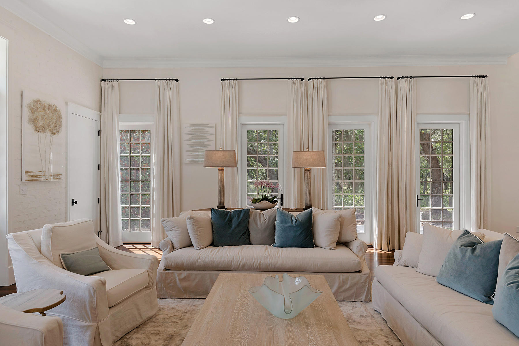 CHURCHILL OAKS - Residential