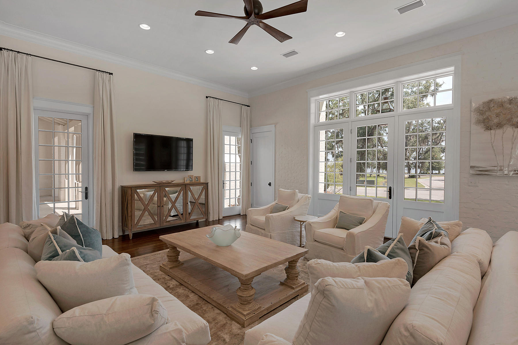 CHURCHILL OAKS - Residential