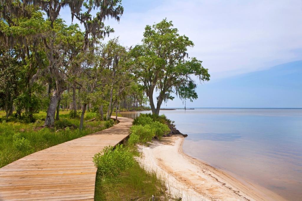 CHURCHILL OAKS - Residential