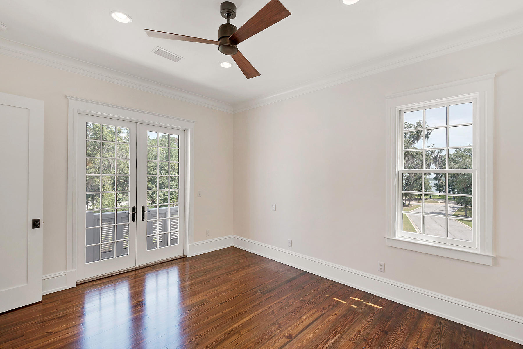 CHURCHILL OAKS - Residential