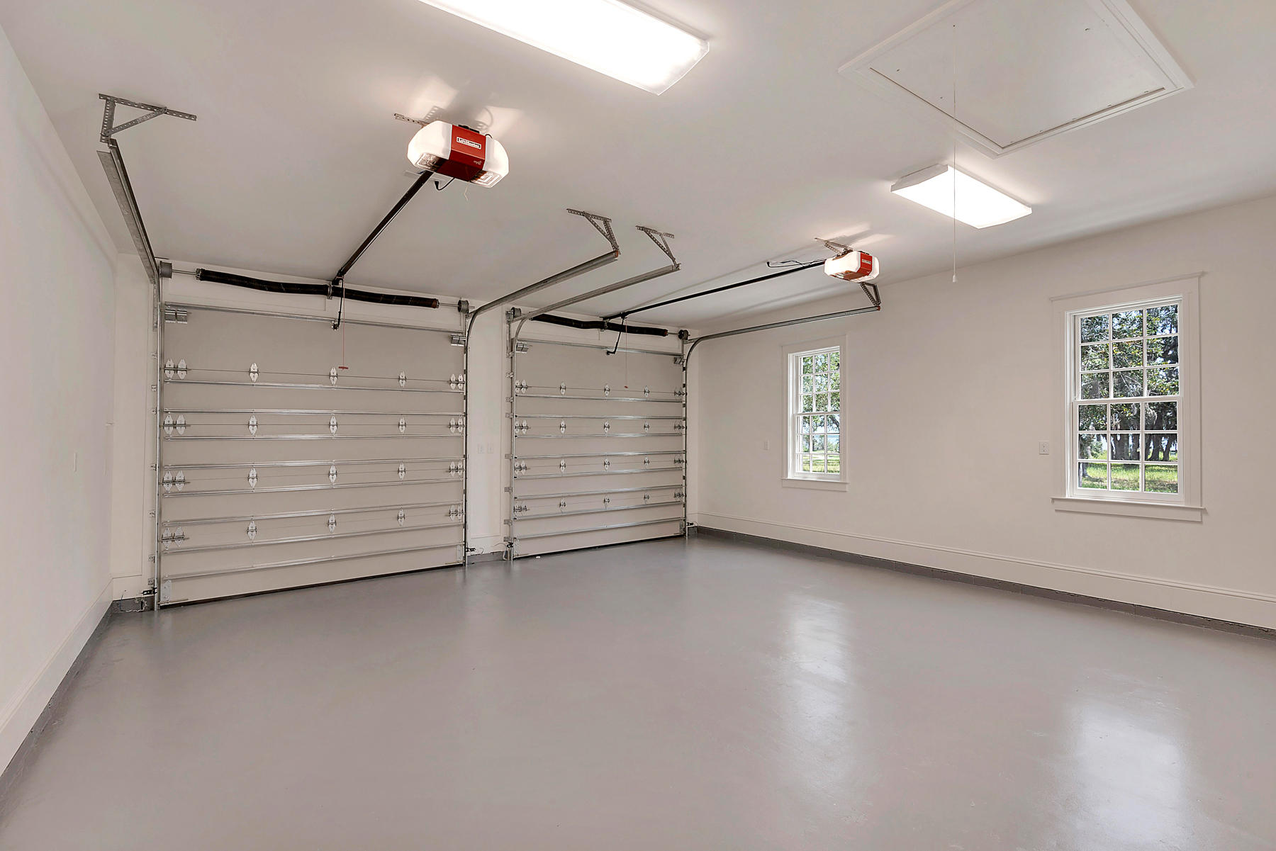 CHURCHILL OAKS - Residential