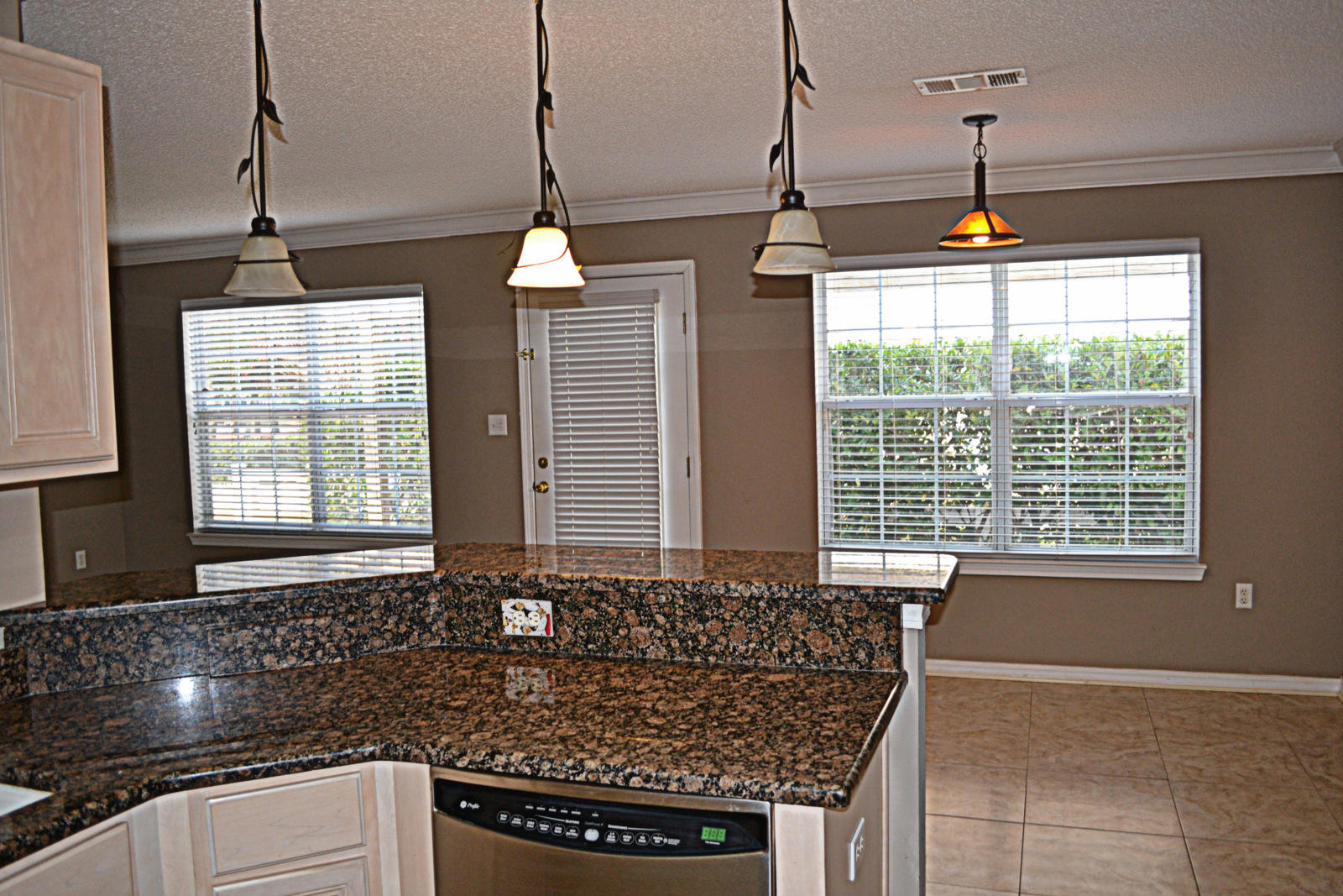 TWIN LAKES ESTATES - Residential