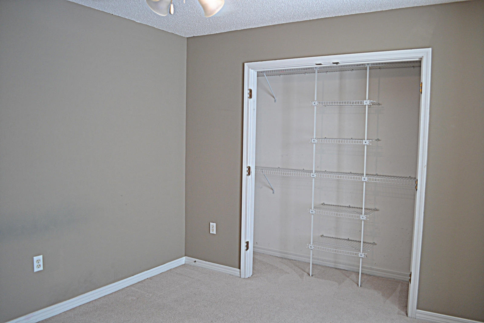 TWIN LAKES ESTATES - Residential